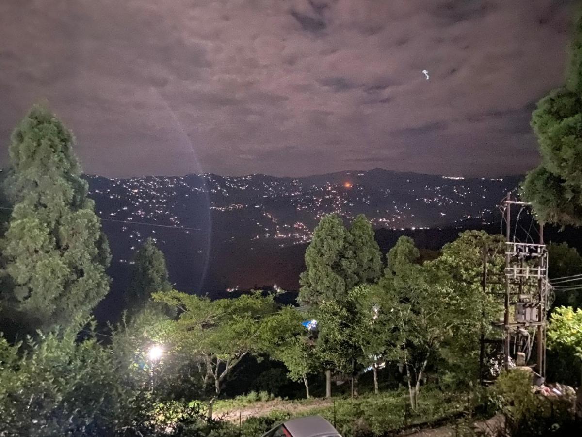 Homestay 11 Monteviot: Luxury Homestay Overlooking A Tea Estate